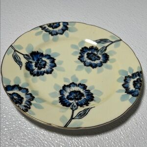 Norcrest Blue Floral Accent Plate with Gold Rim/Flower Outline